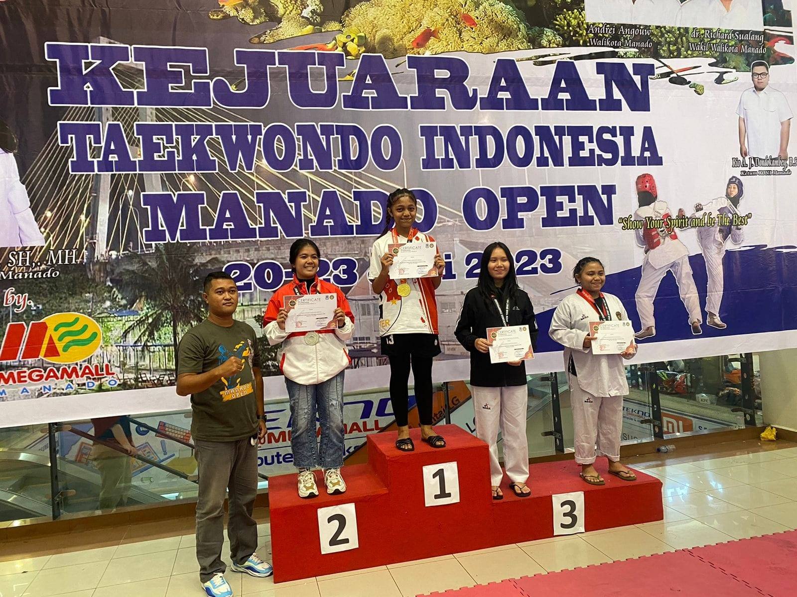 Juara 1 Kejuaraan Taekwondo Indonesia Kadet Under-53 Putri Manado Open Tournament,
